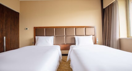 Holiday Inn MUDANJIANG Room Type - Standard Room, 2 Twin Beds, Corner