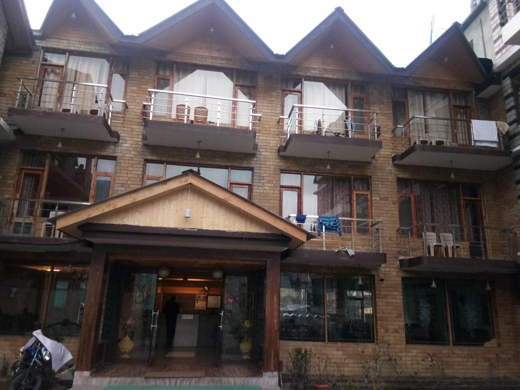 Hotel Apsara Holiday Inn - Tap to explore photos