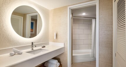 Embassy Suites Deerfield Beach - Resort & Spa Room Type - 1 KNG OCEANVIEW POOL NSMK