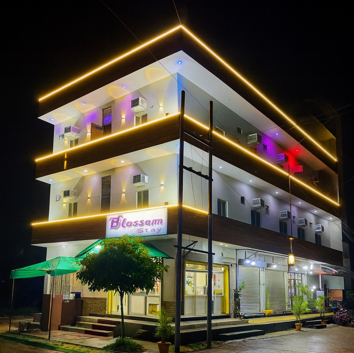 Hotel Oliv Inn @Vrindavan - Tap to explore photos
