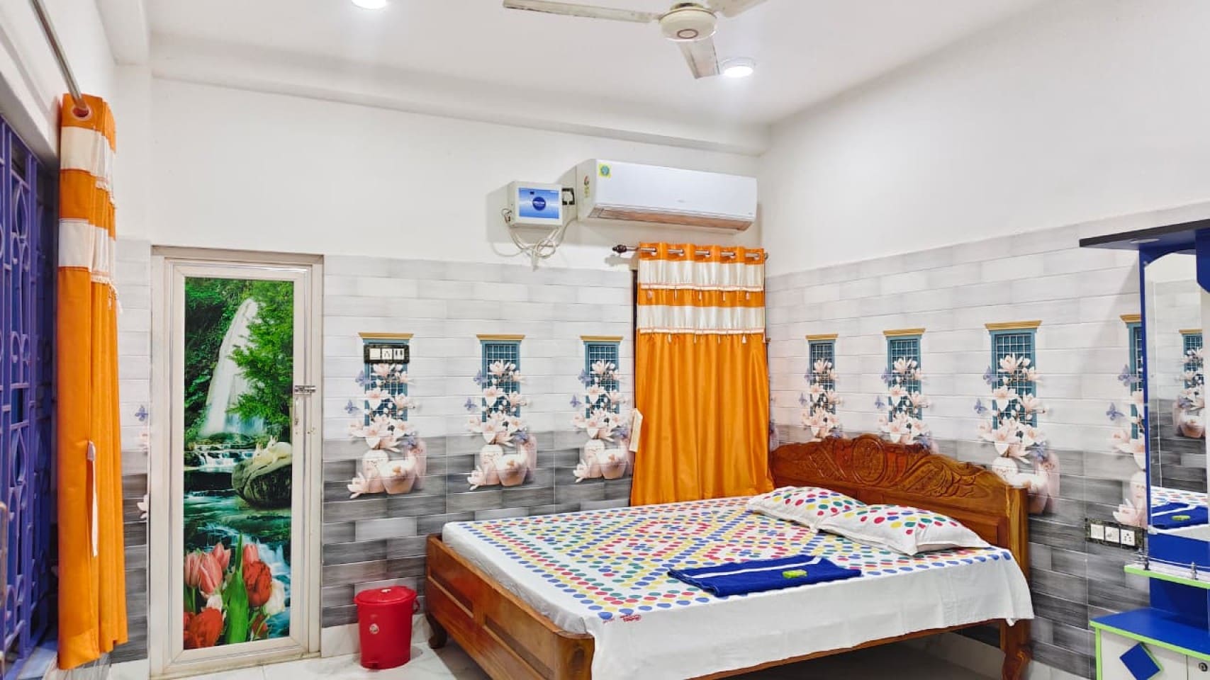 Pakhi Guest House - Tap to explore photos