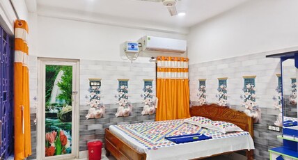 Pakhi Guest House Room Type - Deluxe Room with AC