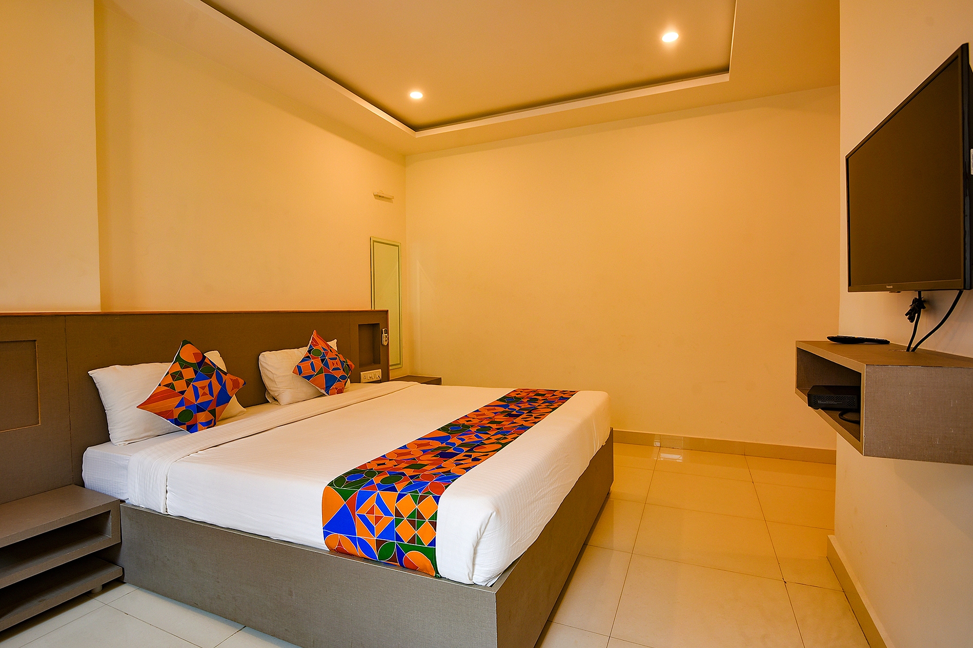FabHotel Champion Gateway - Yelahanka - Tap to explore photos