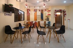 Super OYO 832 The Teepee Place Hostel & Residence Inn