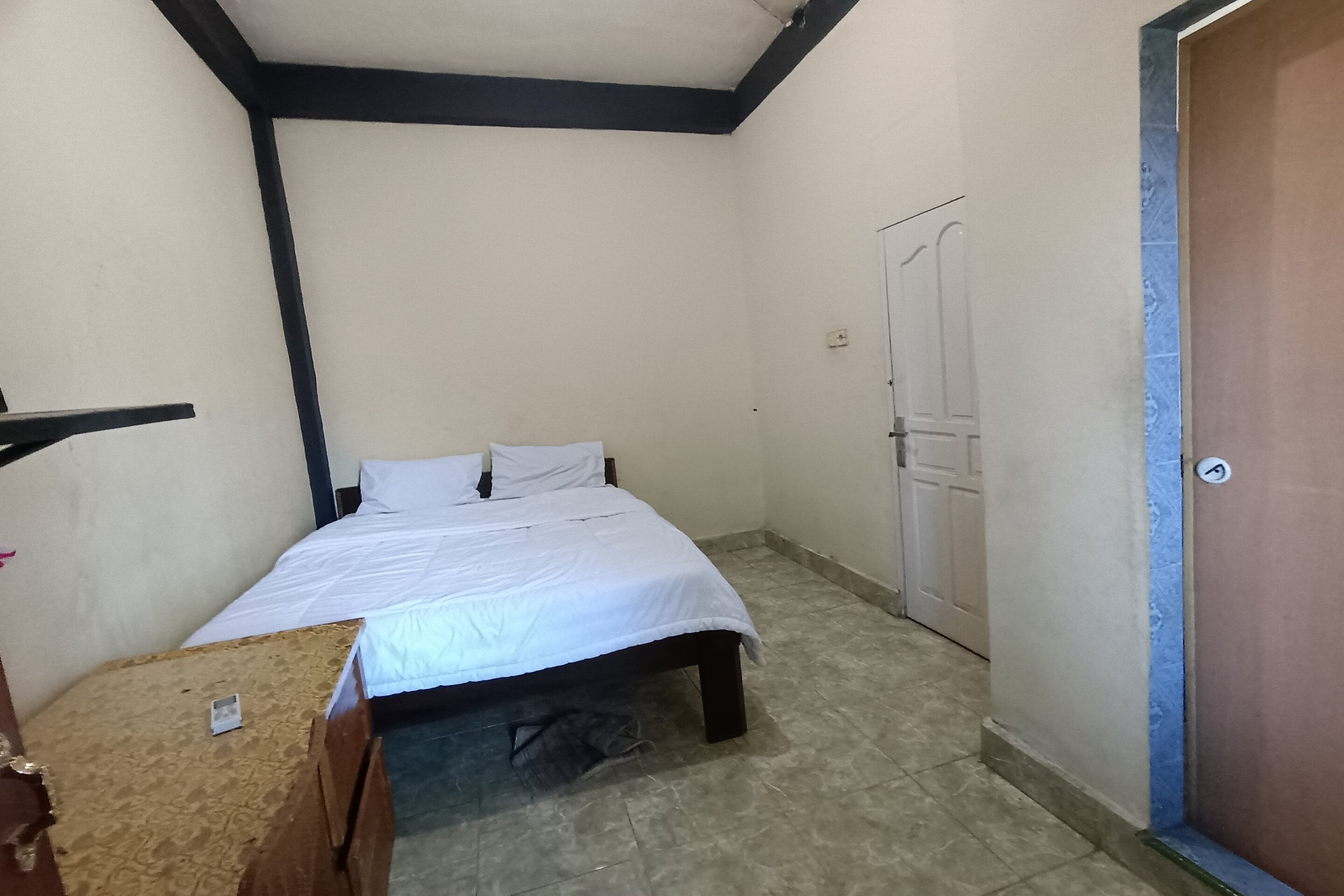 Hotel O Merah House - Tap to explore photos