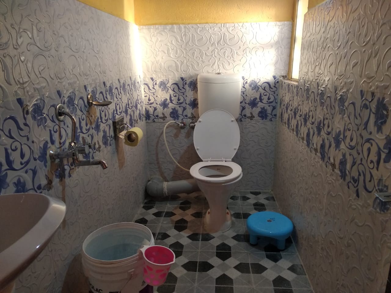 LAZUM HOMESTAY - Tap to explore photos