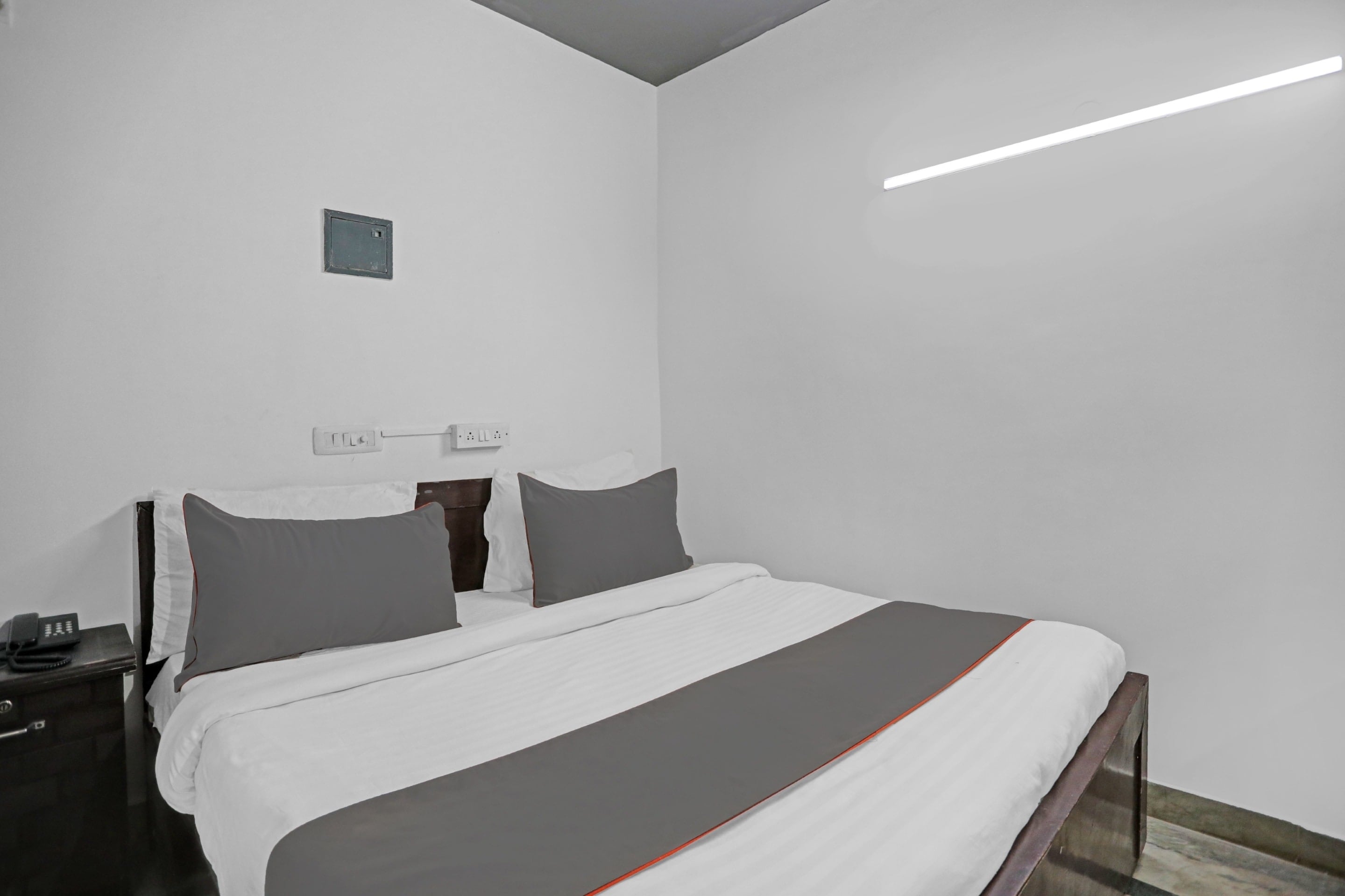 Hotel O The Premium Villa - Tap to explore photos