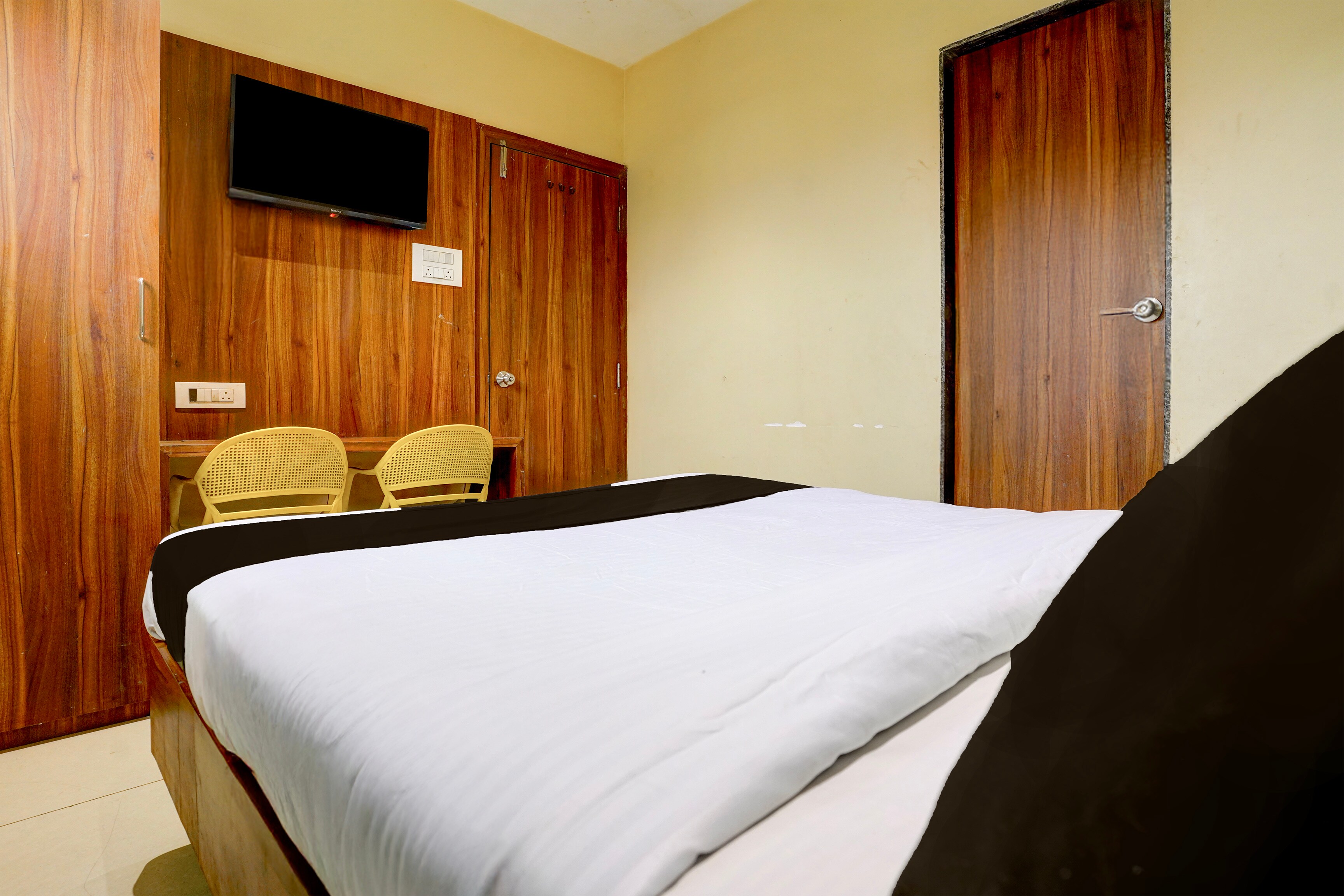 Hotel O SHUBHAM LODGING & BOARDING Shahad Railway Station - Tap to explore photos