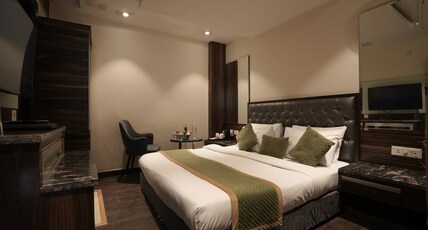 HOTEL DELHI 55 , New Delhi Room Type - Deluxe Double Room