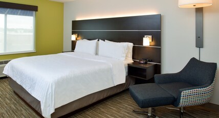 Holiday Inn Express & Suites Pueblo Room Type - 1 King Bed Suite Comm Access Roll Shwr