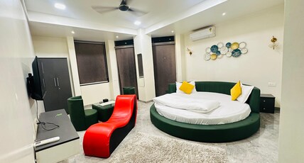 Hotel Hill Top Inn Room Type - Super Deluxe Room With Rounded Bed