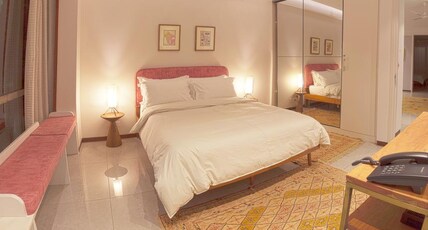 Bungalow 99 Room Type - Red Room