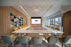 Holiday Inn Express Shanghai Huijin