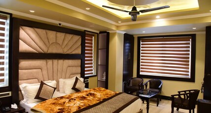Hotel Lime Wood Inn (Near Dal Lake) Room Type - Deluxe Room (Hot + Cold AC)