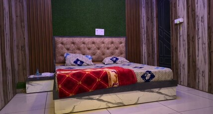 SKYLINE STAY LODGE HANSI Room Type - Deluxe King Bed Room
