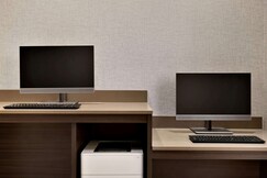 La Quinta Inn & Suites by Wyndham Orlando - IDrive Theme Parks