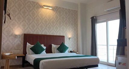 Hotel Aarkay Palace Room Type - Super Deluxe Room With Swimming Pool Access