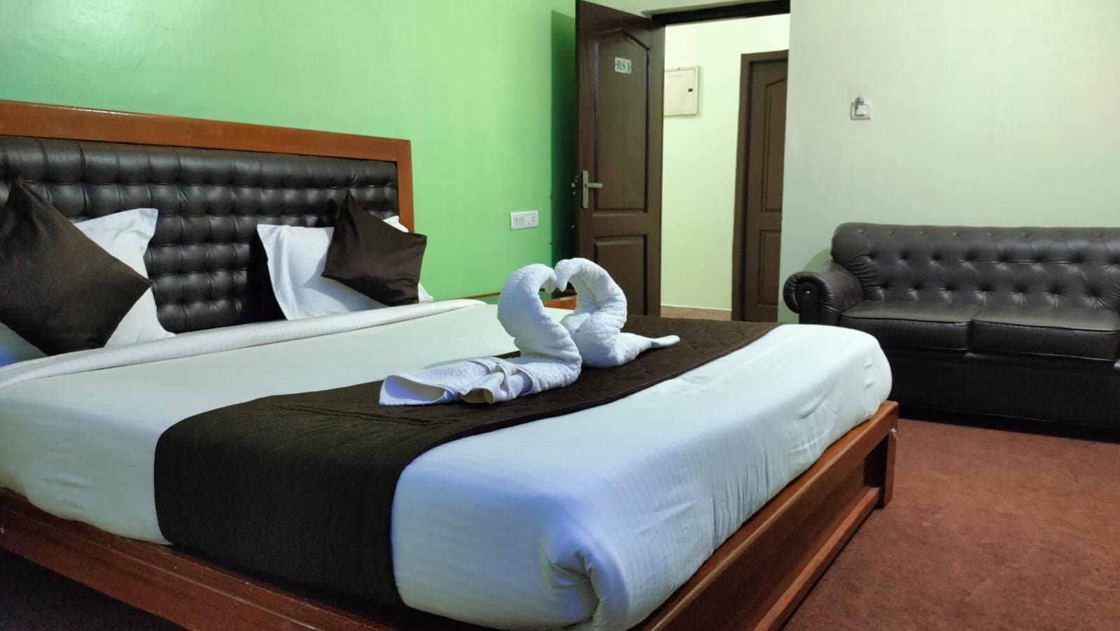 Ramana Holiday Inn - Tap to explore photos