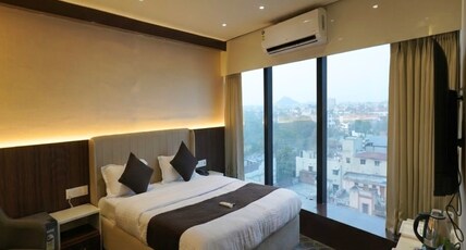 Altitude 6 Room Type - Deluxe Room with City View