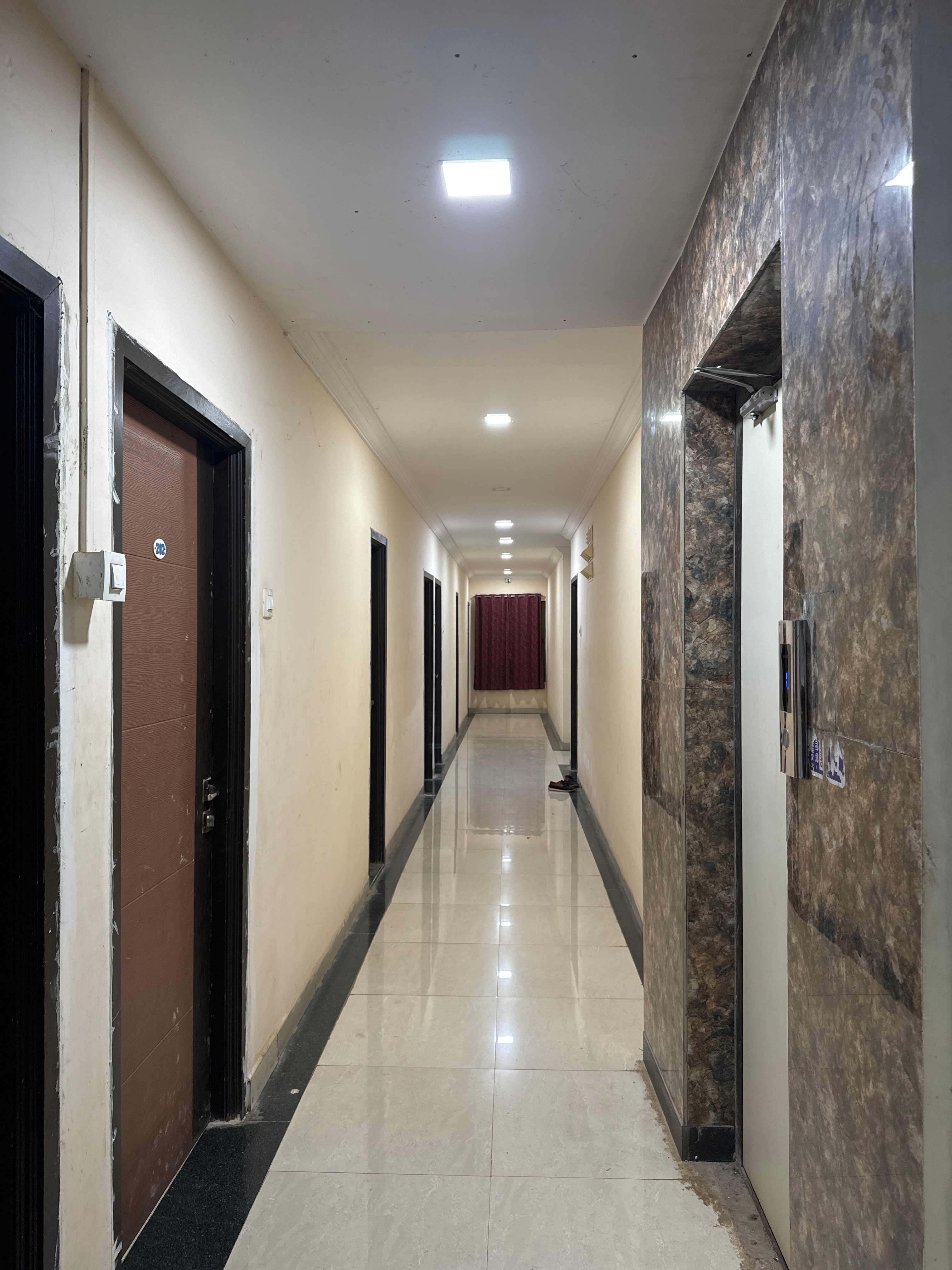 Hotel Ratnesh Premium - Tap to explore photos