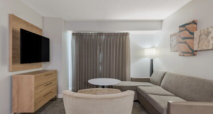 Staybridge Suites Chesapeake-Virginia Beach Room Type - 1 King 2 Qn 2 Bdrm Suite Comm Access Tub