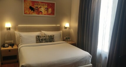 Best Western Darbar Delhi Room Type - Deluxe room( 1 Queen Size Bed), Non-Smoking