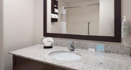 Hampton Inn & Suites by Hilton Albuquerque North/I-25 Room Type - 2 QNS MICROWV FRIDGE NS
