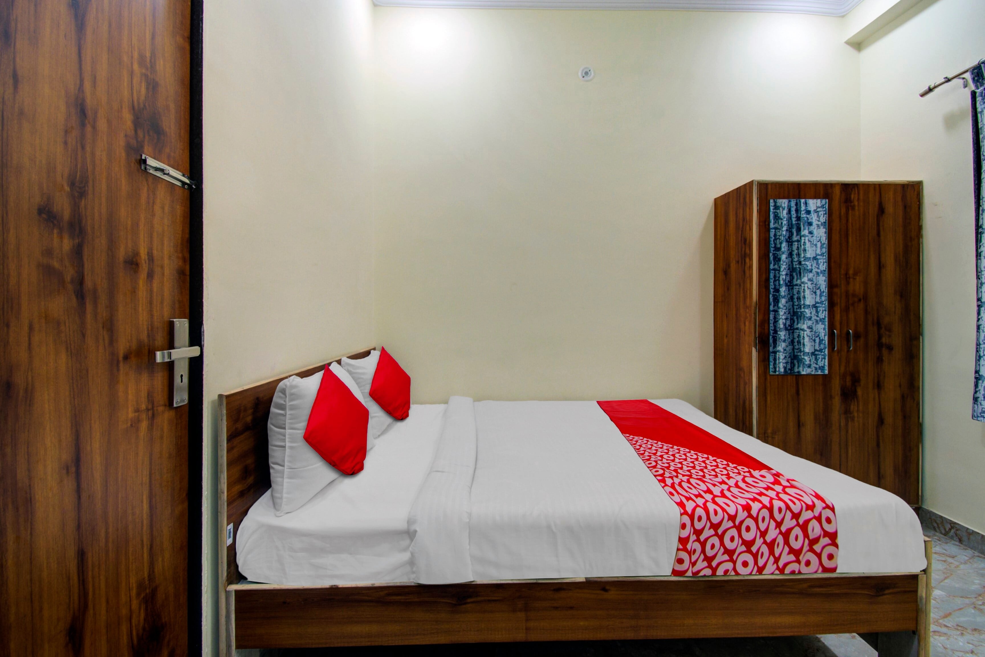 Hotel O Moon Mahal - Tap to explore photos