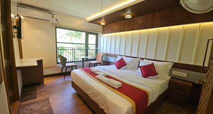 VISTARA BACKWATER CRUISE Room Type - Deluxe Room in Sharing Houseboat(Ac timing 9pm to 6am) VISTARA BACKWATER CRUISE Room Type - Deluxe Room in Sharing Houseboat(Ac timing 9pm to 6am)