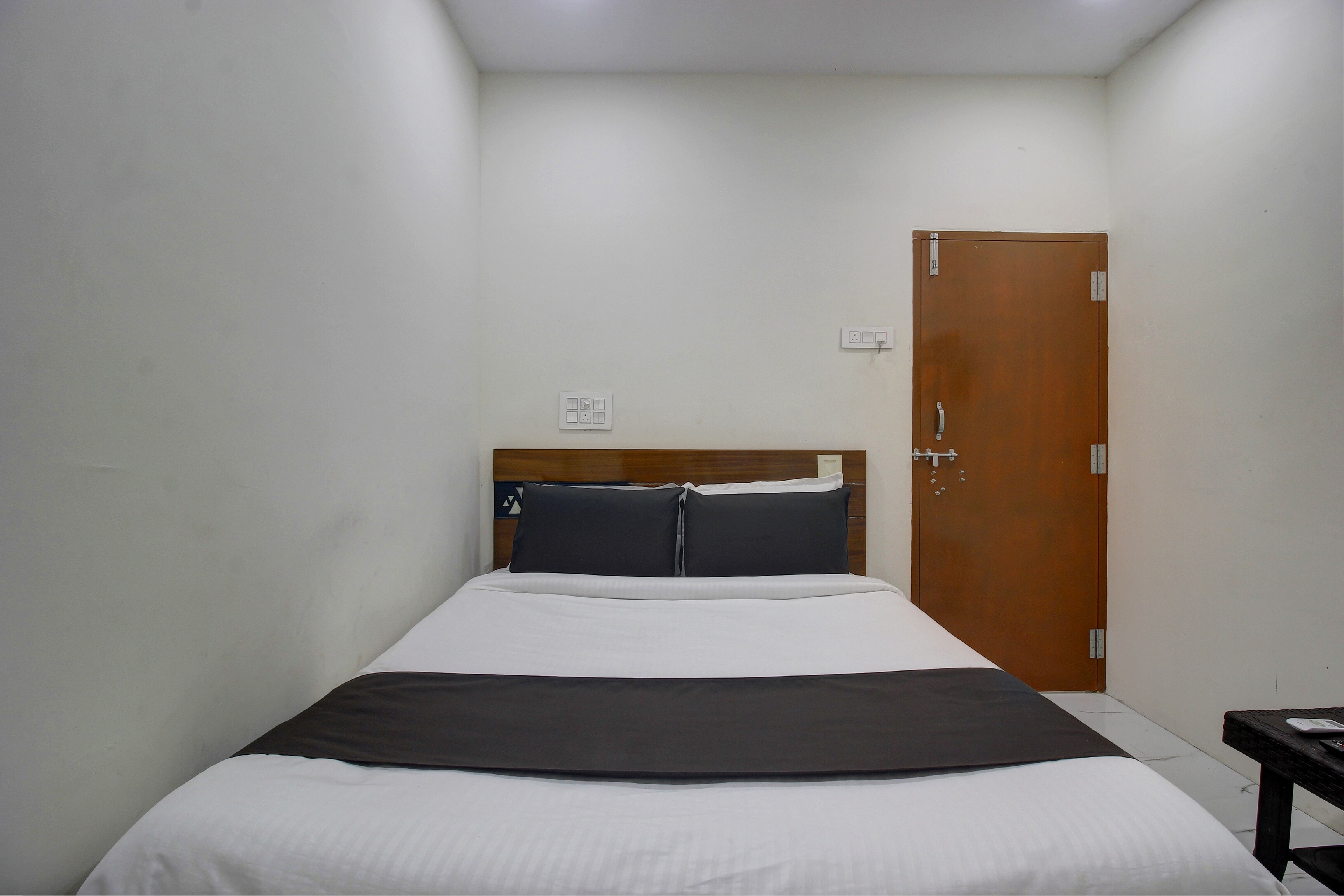 Hotel O Moon Light - Tap to explore photos