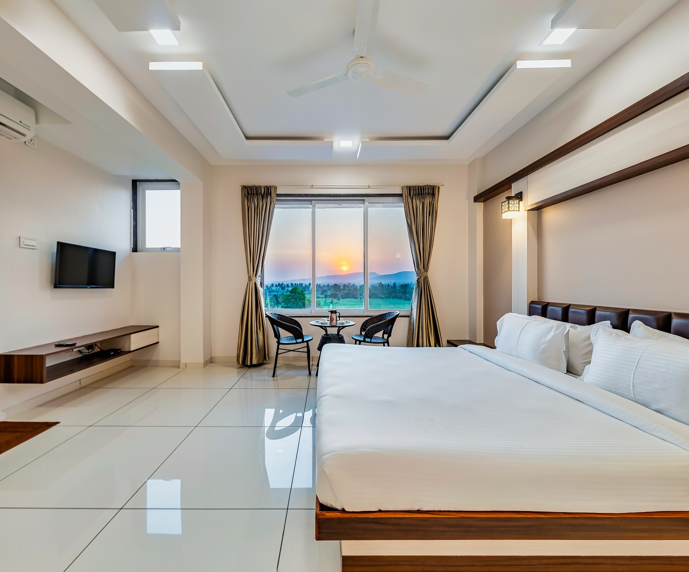 Hotel Grand Indu - Tap to explore photos