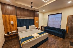 HOTEL WHITE LILY (Unit of Amrit Hotel)