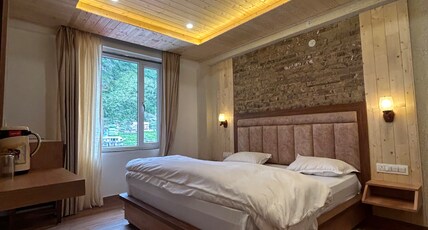Hotel Vimukti Room Type - Deluxe Room