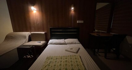 Omar residency cochin Room Type - Standard Double AC Room