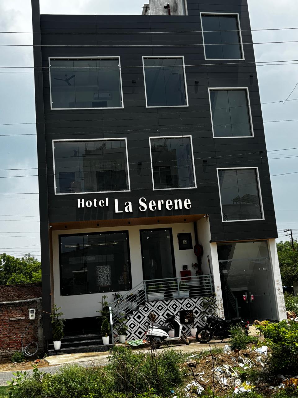 Hotel La Serene - Tap to explore photos