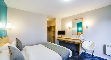 OYO Sunrise Hotel, A46 N Leicester Room Type - Deluxe Triple Room