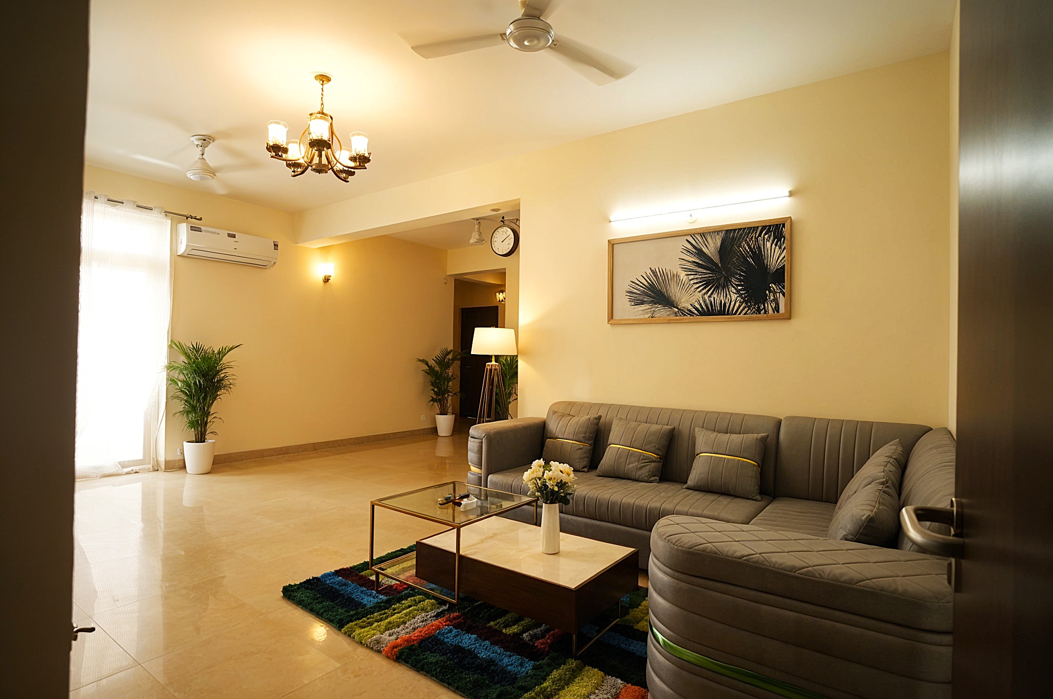 Skydeck Apartment |4BHK Near Taj by Homeyhuts - Tap to explore photos