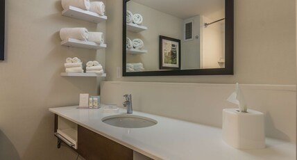 Hampton Inn Winchester-University/ Mall Room Type - 1KING W FRIDGE NONSMOKING