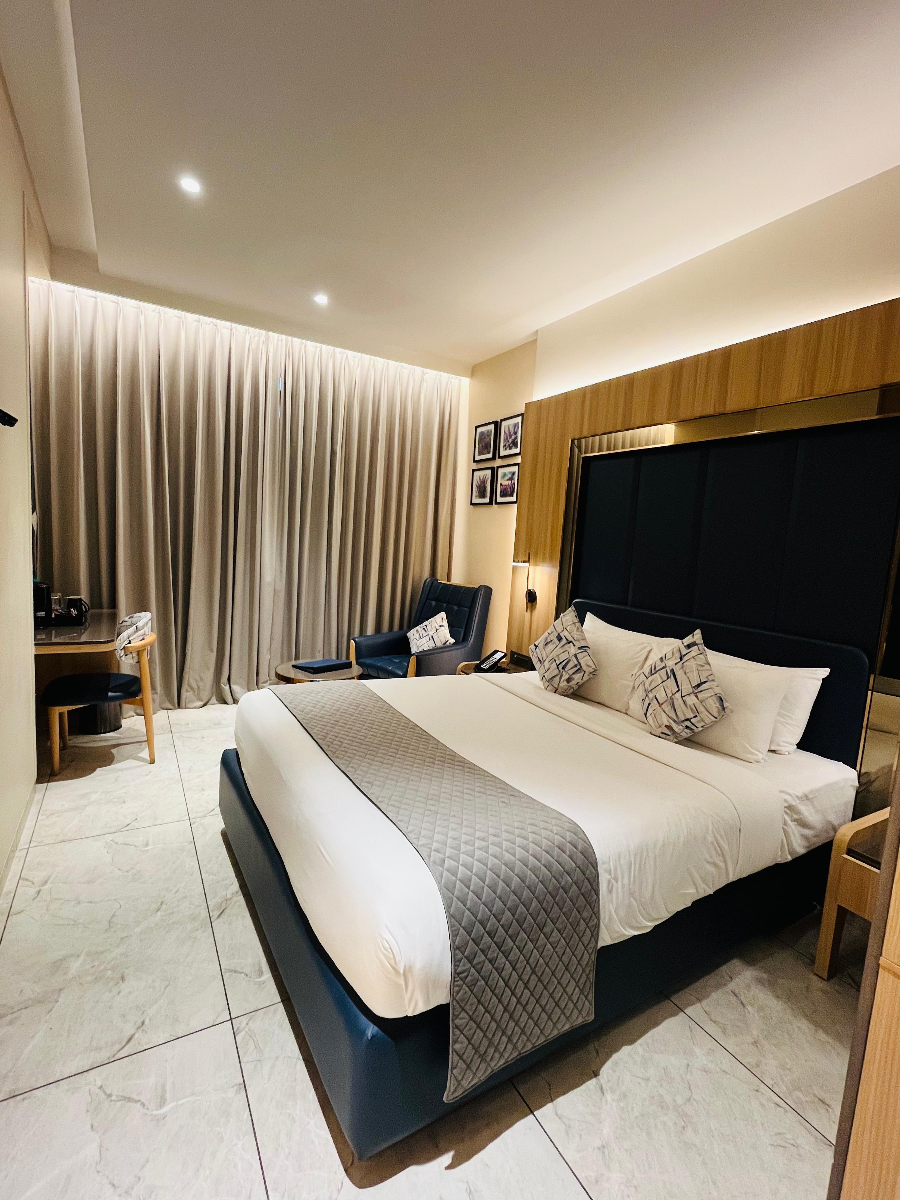 Purple Orchid Suites - Tap to explore photos