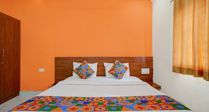 FabHotel Silver House Inn Room Type - Deluxe Room