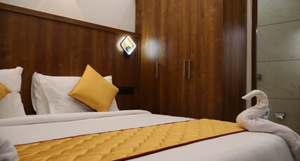 Rhythm Stays Munnar Room Type - Velvet Royal Premium Rooms