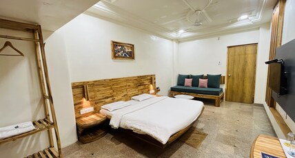 Hotel Shripad Room Type - 4-Bed Executive Room