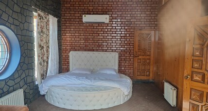 Snowy Bliss Srinagar Room Type - Bedroom 1
