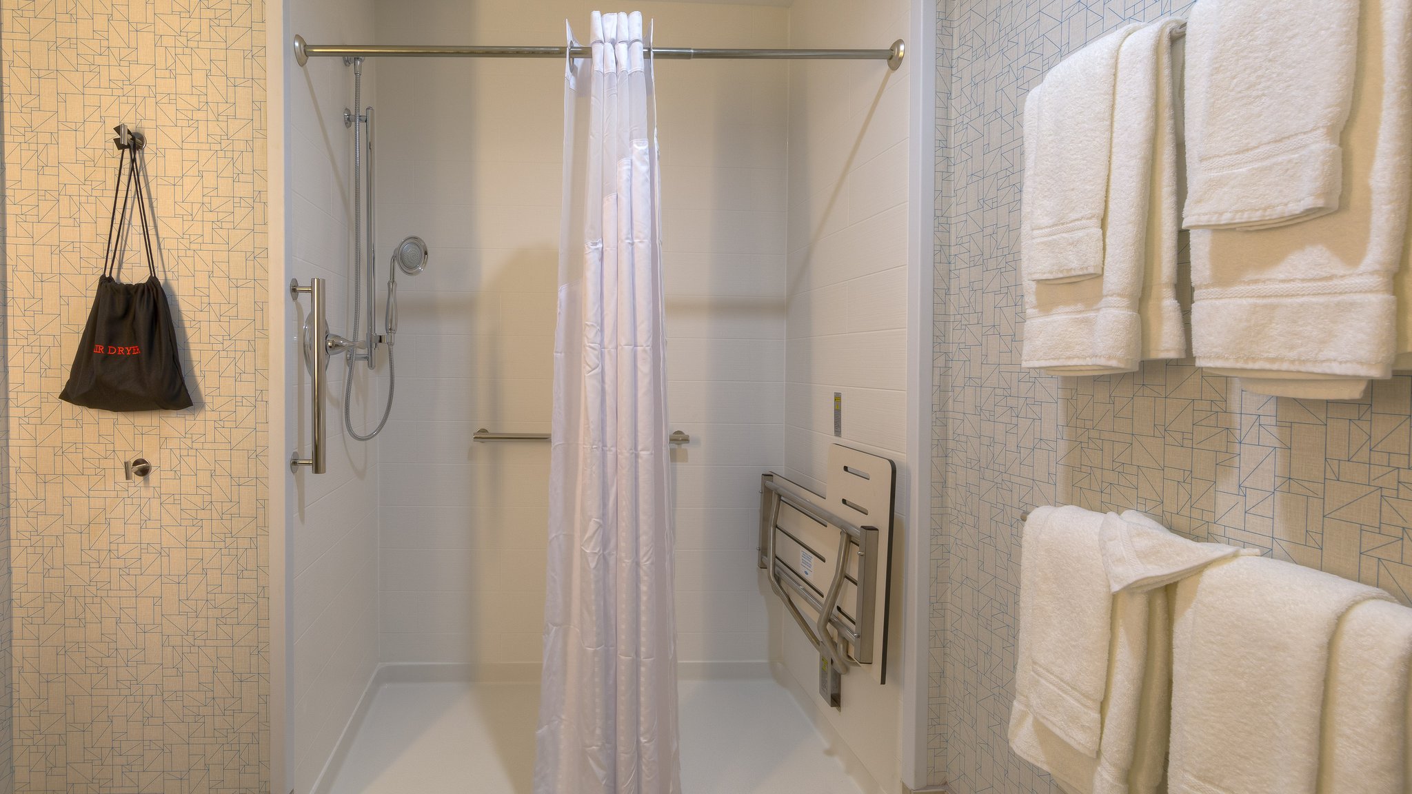Holiday Inn Express & Suites TULSA MIDTOWN - Tap to explore photos