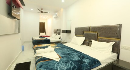 Aditya Rooms and Stay Room Type - Five Bed Family Room
