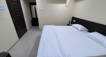 HOTEL AKAASH Room Type - A/c Deluxe Room