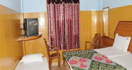Hotel Sarovar deluxe Room Type - Standred triple bedroom Non Ac