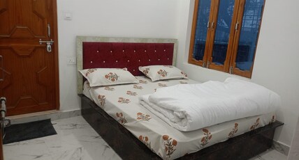 HARI GIRDHAR HOME STAY Room Type - Bedroom 1