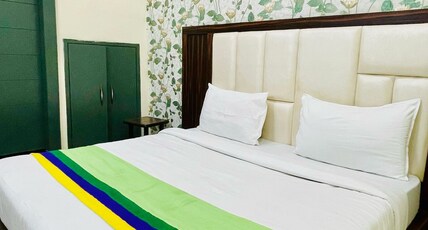 Hotel Oliv Inn near Shri Krishna Janmabhoomi & Railway Station Room Type - Deluxe Room