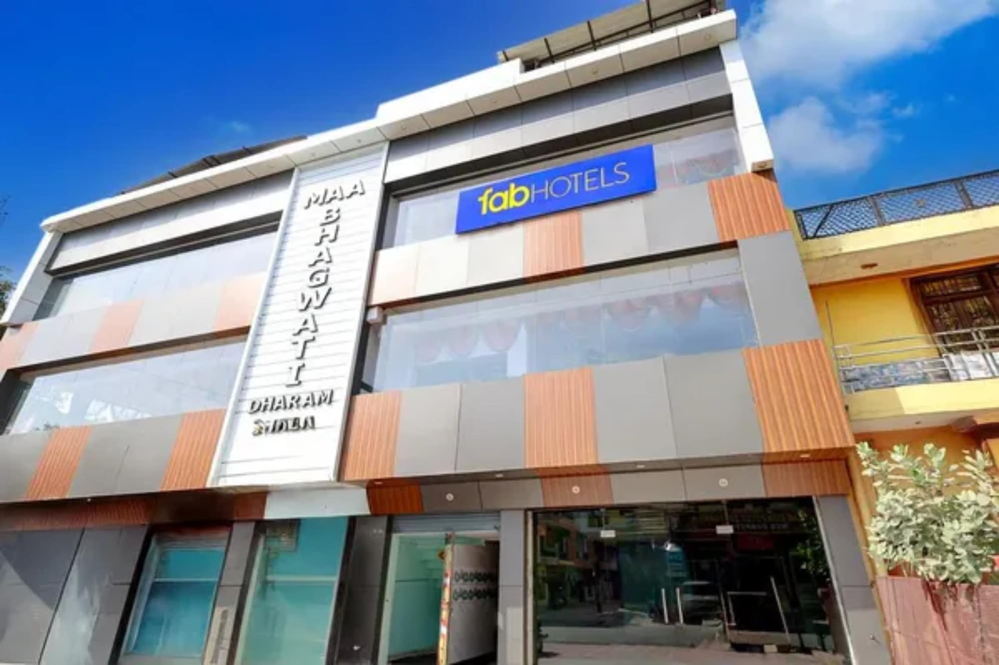 FabHotel Royal Residency - Nr. Barra World Bank Crossing - Tap to explore photos